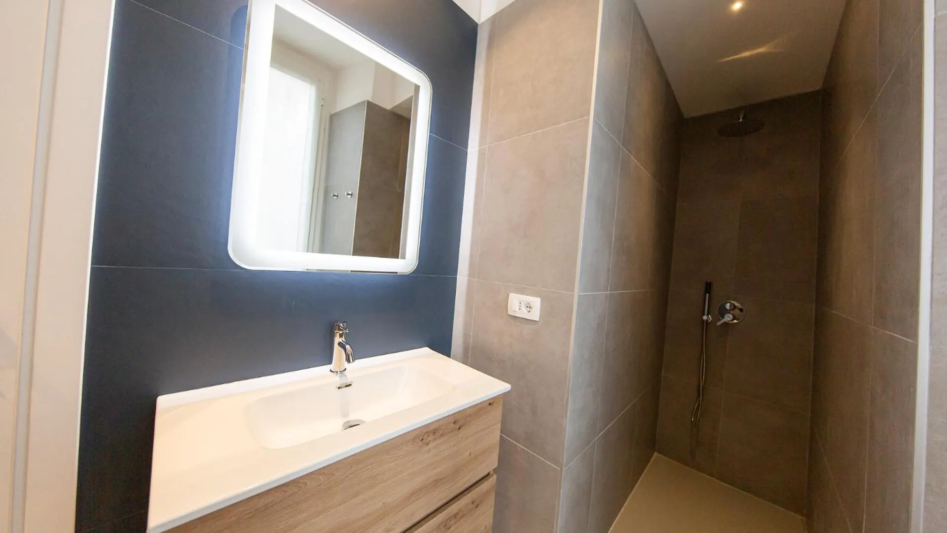 Lia Urban Suites - Genova Foce Apartment Genoa